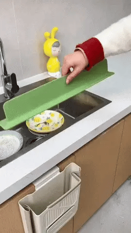 Kitchen Sink Splash Guard – Extra Wide Water Protection